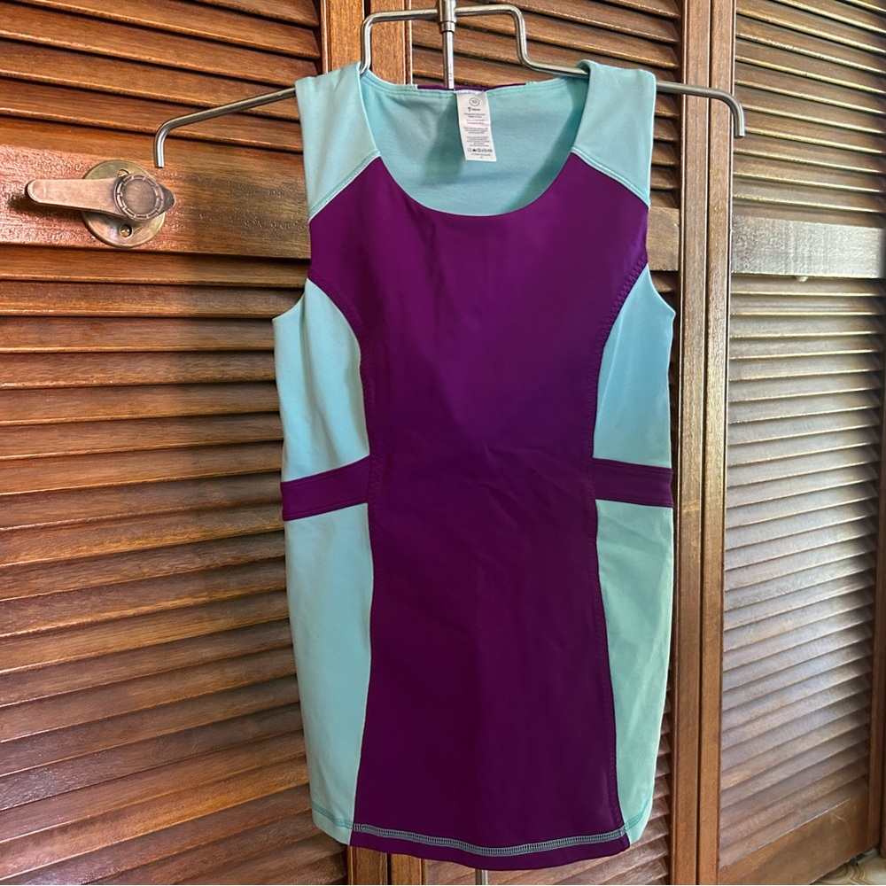 Ivivva size 10 tank with the ability to add cups